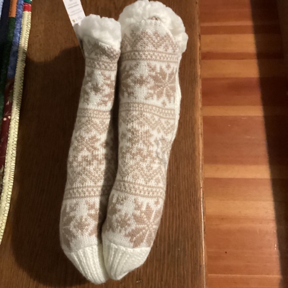 NWT MUK LUKS with Jojoba Oil Cream and Tan S/M - Picture 4 of 5